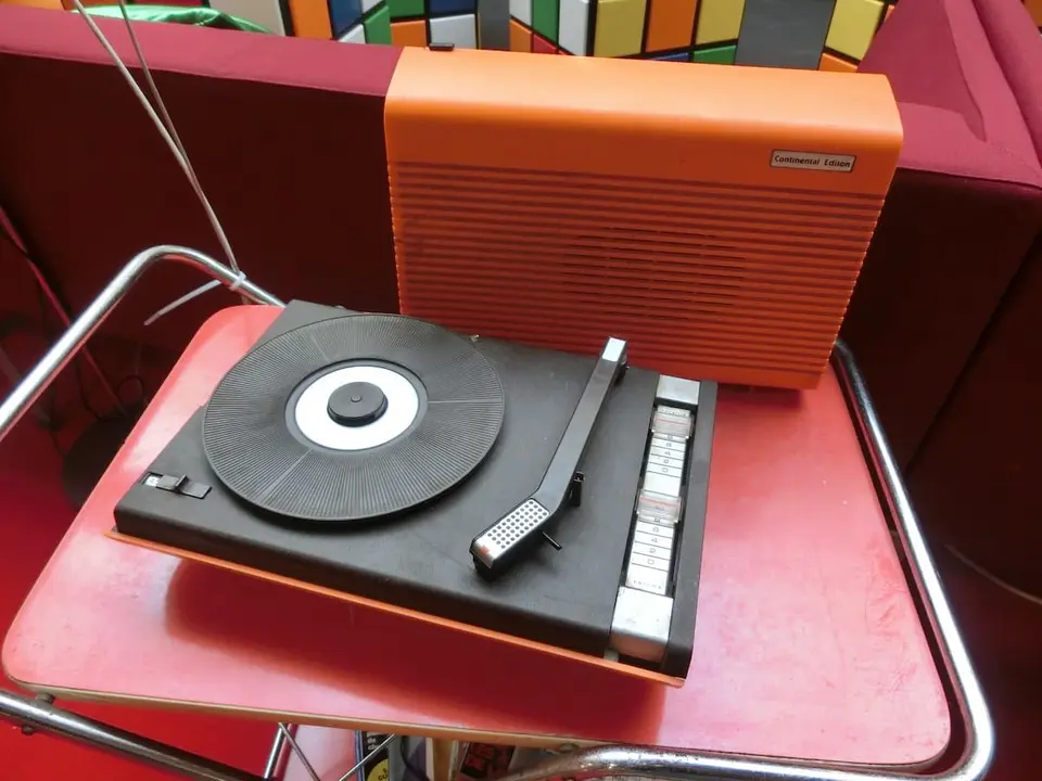 Accessoire authentique tourne disque orange