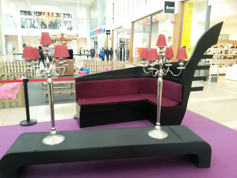 Banquette en forme de gondole