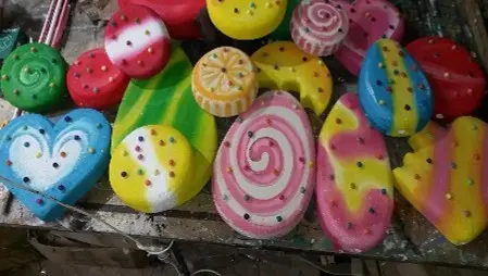 Bonbon géant emballé dans du cellophane