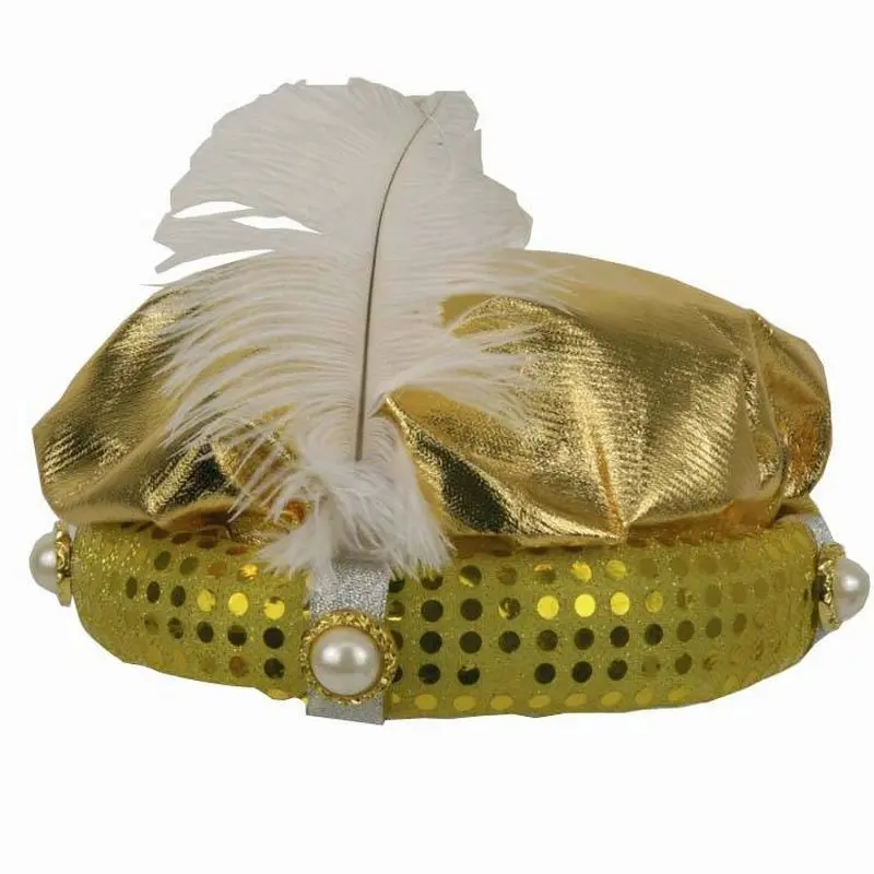Bonnet doré à plume blanche et perles