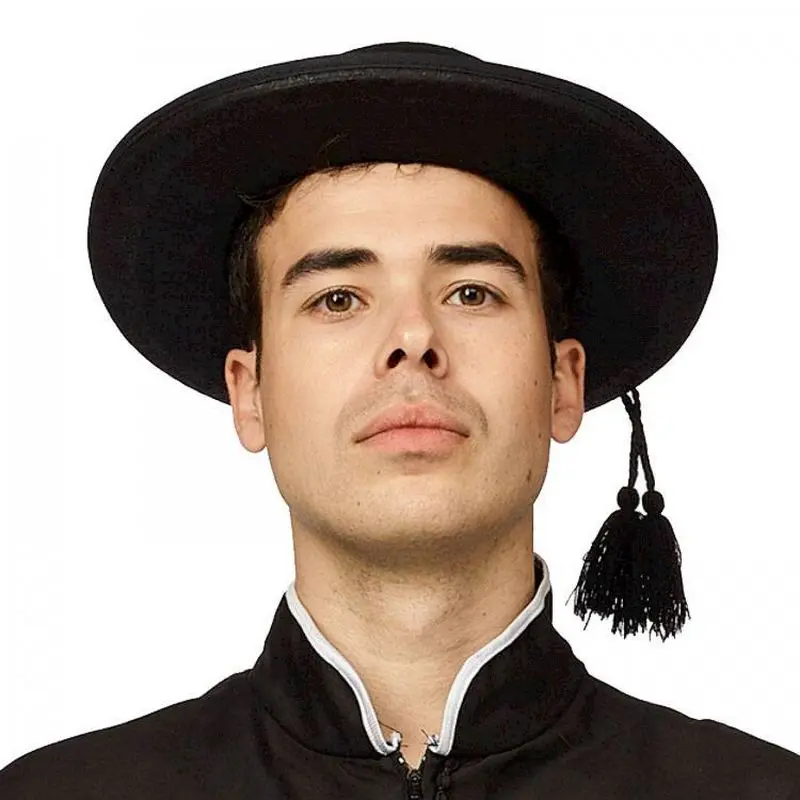 Chapeau de curé à larges bords