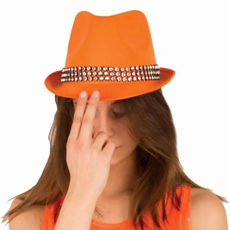 Chapeau trilby orange à galon de strass