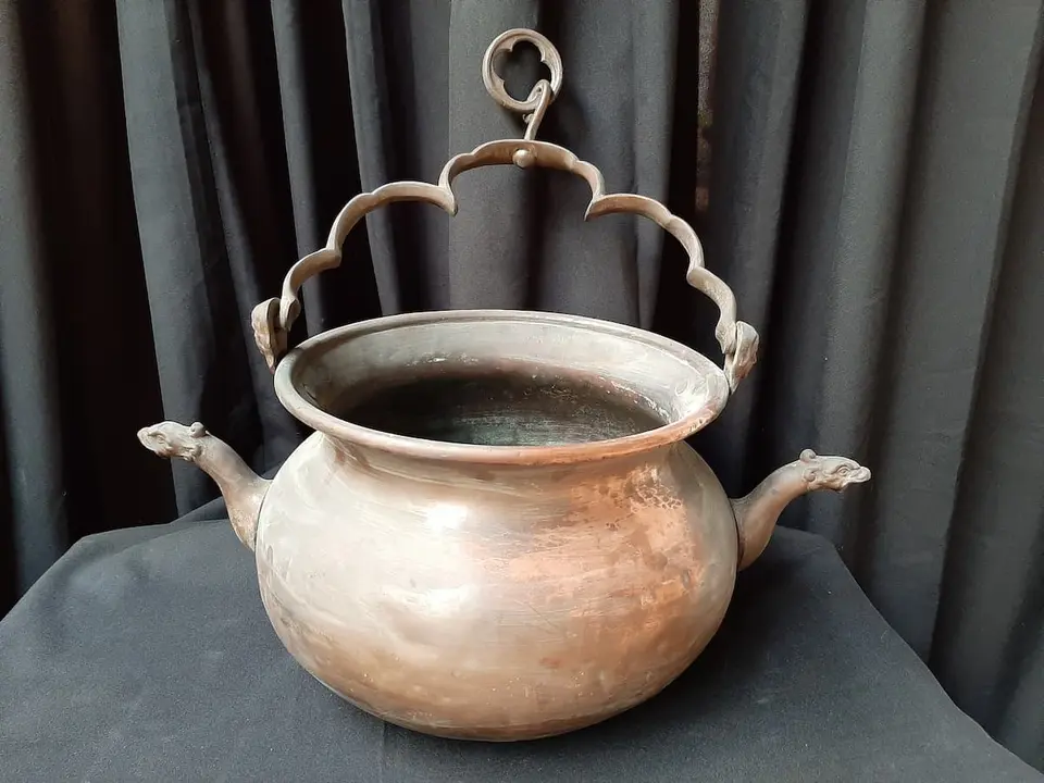 Chaudron métal "bec de gargouille"