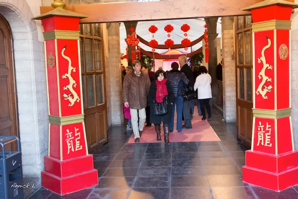 Colonnes "chinoises" en bois rouge