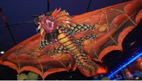 Dragon cerf-volant chinois orange