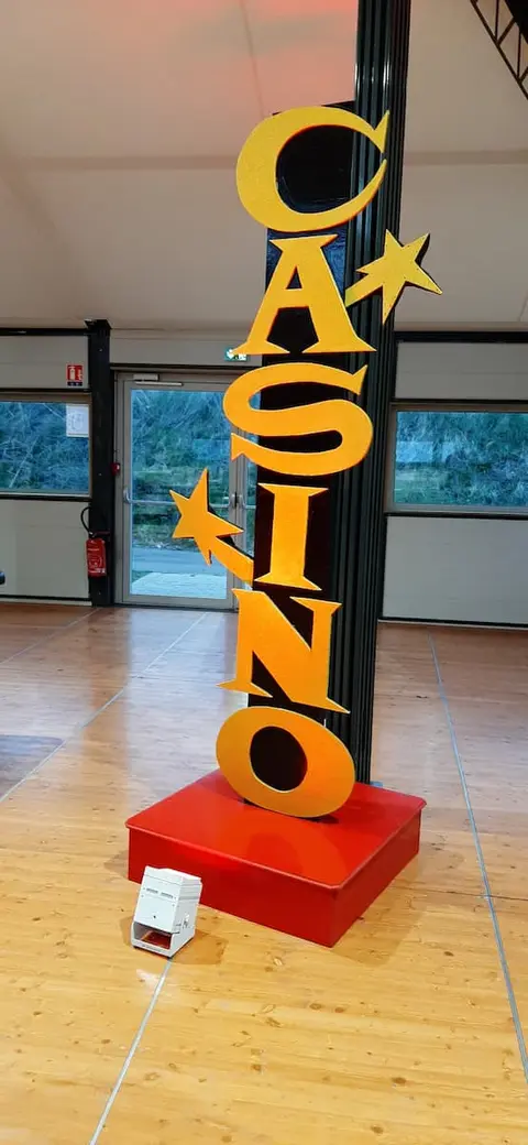 Enseigne "Casino" sur socle