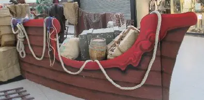 Fausse proue avant de bateau pirate avec fond fausse cabine