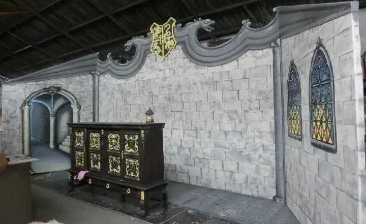 Fond mur seul avec blason médiéval