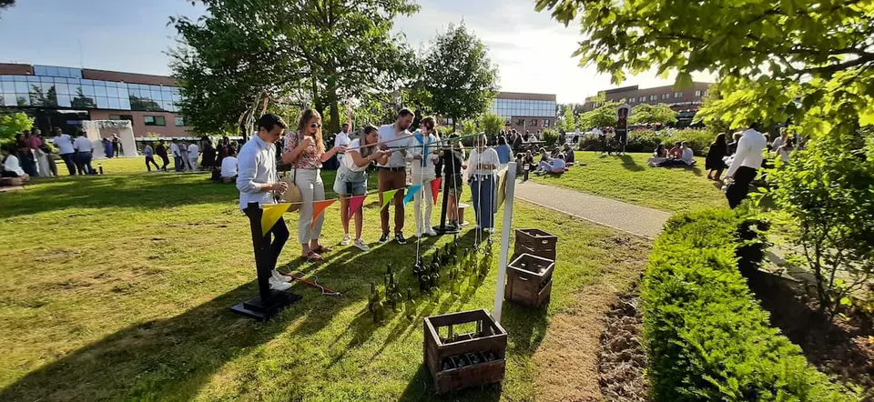 Jeux de café populaire "pêche à la bouteille"