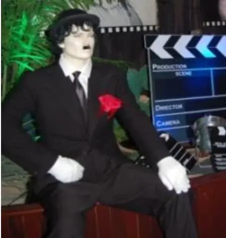 Mannequin assis Charlot