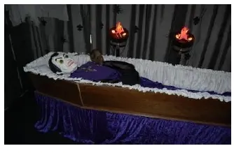 Mannequin Dracula