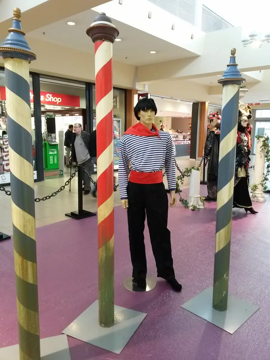 Mannequin gondolier