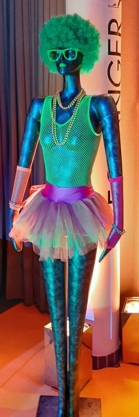 Mannequin stylisé métallique noir