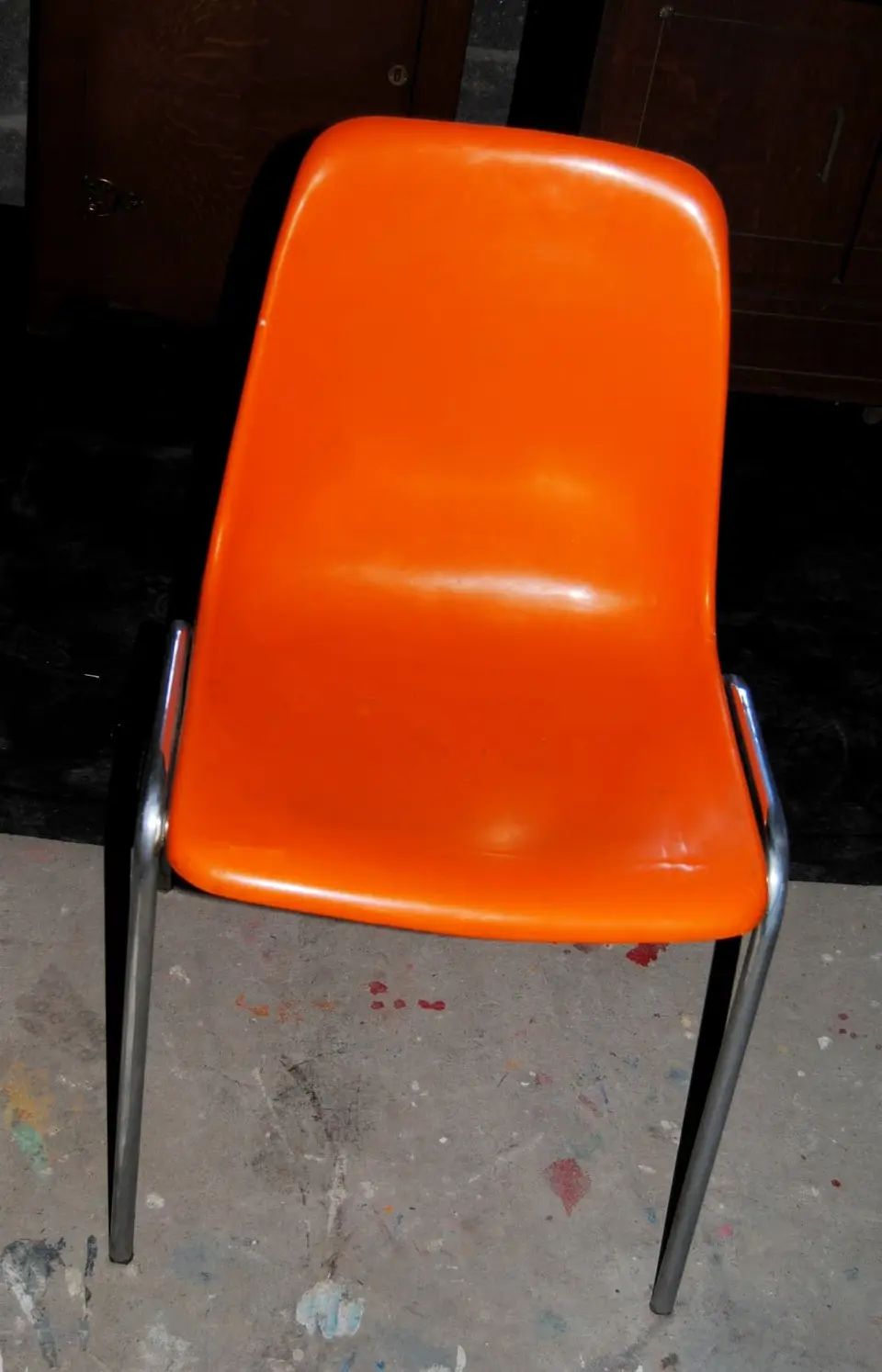 Mobilier authentique chaise orange