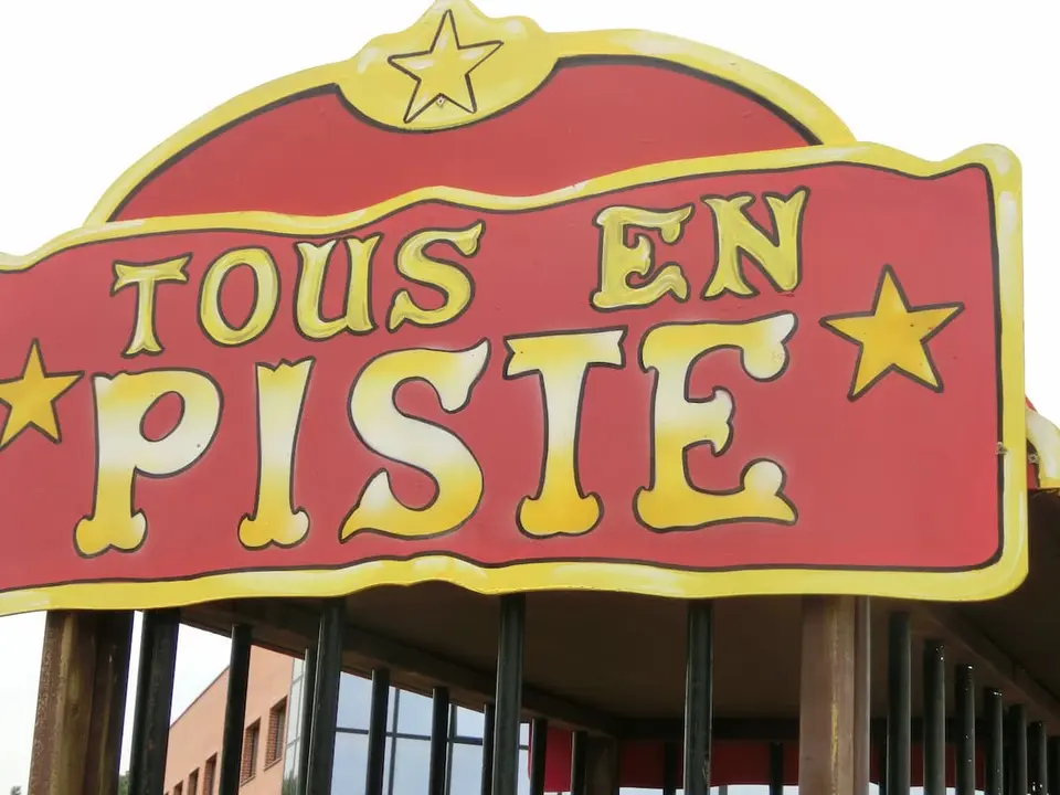 Panneau "Tous en piste"