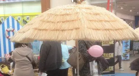 Parasol raphia couleur naturel