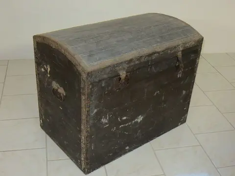 Petit coffre en bois