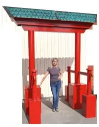 Portique d'entrée en bois rouge