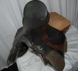 Selle de cheval en cuir noir