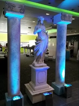 Statue seule femme