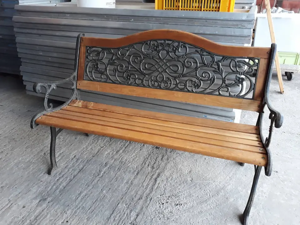 Table assortie au banc