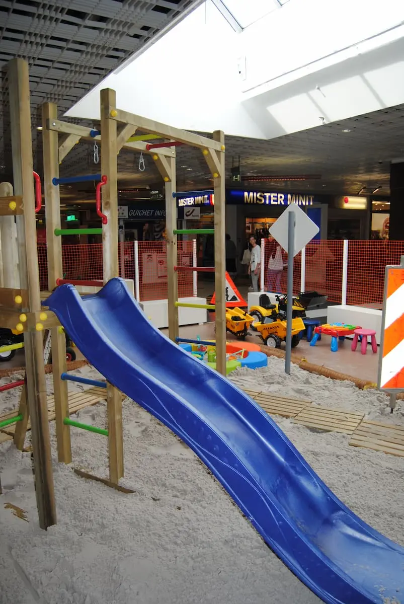 Toboggan module en bois avec corde à noeud