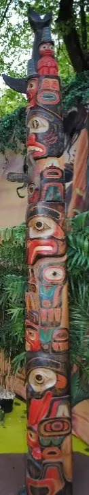 Totem indien 2m80 en bois peint