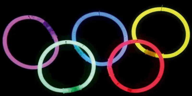 Tube de cent bracelets lumineux assortis