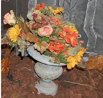 Vasque de cimetière en fonte (vide)