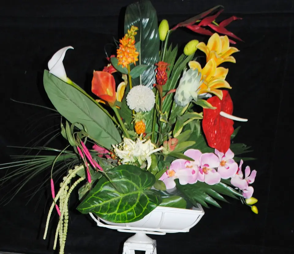 Vasque de fleurs exotiques