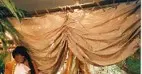 Voile de bateau sur mât en bois